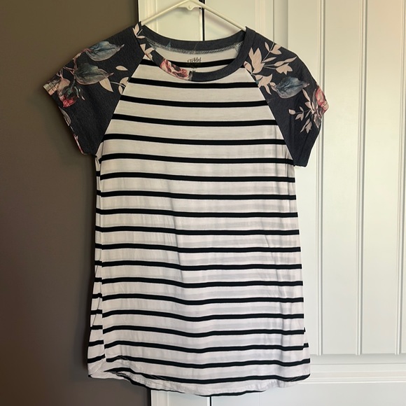 💙 5 for $20 - Tickled Teal tee - Picture 1 of 3